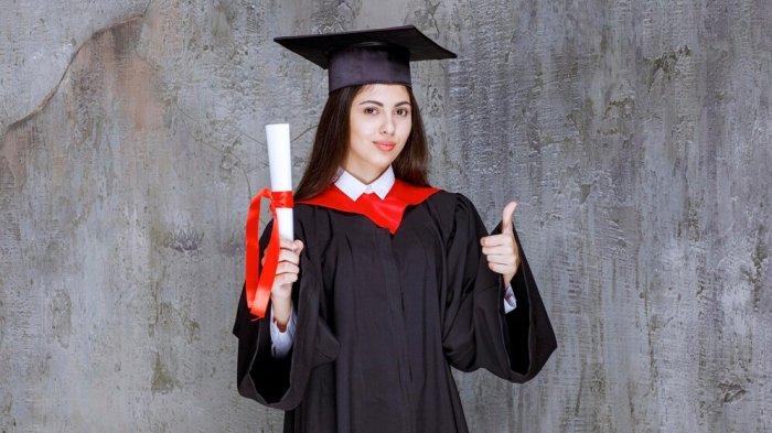 Baca kumpulan pantun wisuda yang bisa jadi ucapan unik berikut, bagikan kepada teman atau sahabat di momen kelulusannya.