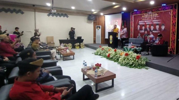 Pasangan Andi Sulaiman dan Prof.Adri Patton saat menyampaikan gagasan di momen Uji Publik IMM Kaltara. TRIBUNKALTARA.COM/ANDI PAUSIAH
