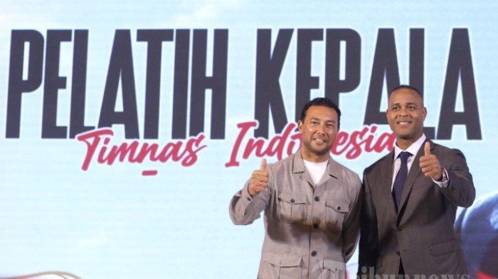 SUSUNAN TIM PELATIH - Pelatih Kepala Timnas Indonesia Patrick Kluivert bersama Asisten Pelatih Kepala Danny Landzaat saat konferensi pers di Jakarta, Minggu, (12/1/2025). Selain nama-nama yang sudah diumumkan sebelumnya, PSSI kembali menambah jajaran tim kepelatihan era Patrick Kluivert di Timnas Indonesia.