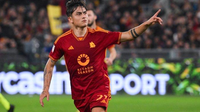 Bomber AS Roma, Paulo Dybala - Update kondisi striker andalan Giallorossi itu diragukan untuk tersedia dalam laga persahabatan kontra Al Shabab. Sedangkan kabar baik datang dari Chris Smalling yang diprediksi akan comeback bulan depan.