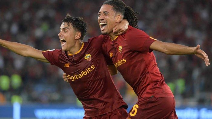 Selebrasi Paulo Dybala dan Chris Smalling pada laga giornata 2 Liga Italia Serie A antara AS Roma vs Cremonese, di Stadion Olimpico, Selasa (23/8/2022) (Twitter / @OfficialASRoma)