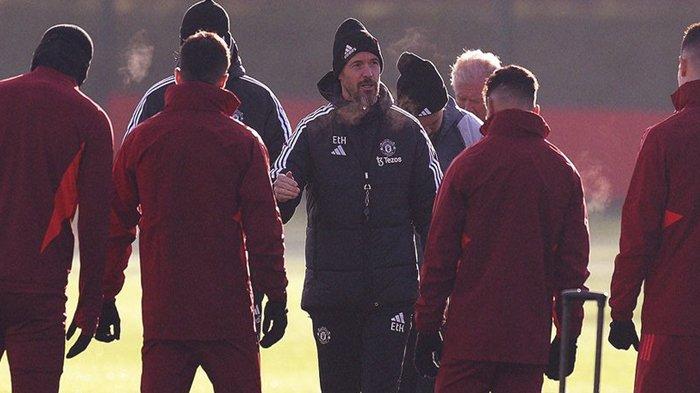 Pelatih Erik Ten Hag bersama skuat Manchester United