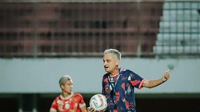 Pelatih PSS Sleman Marian Mihail jelang laga lawan Persis Solo (twitter/@PSSleman)