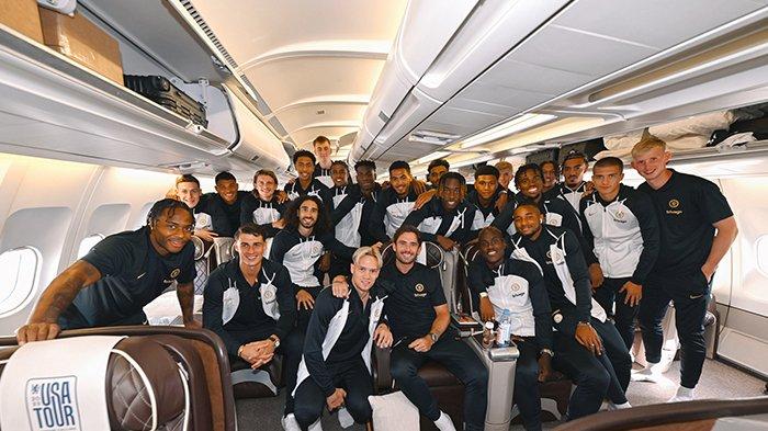 Pemain Chelsea FC termasuk Levi Colwill saat berangkat dalam pramusim ke Amerika Serikat (twitter/@chelseaFC)