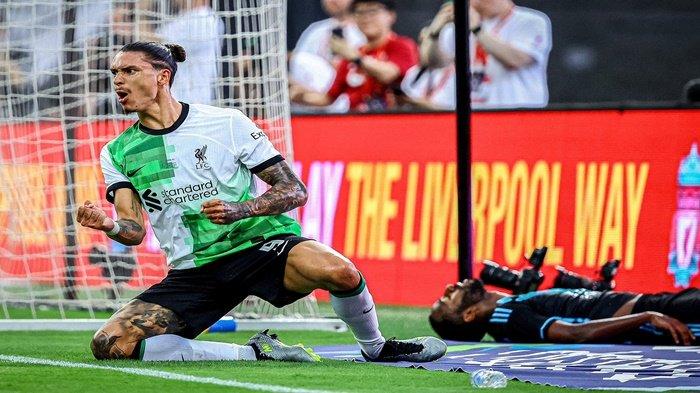 Pemain Liverpool Darwin Nunez usai menyetak gol saat melawan Leicester City di laga pramusim (twitter/@LFC)