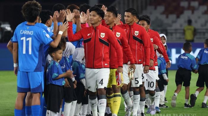 PIALA AFF U23 - Pemain Timnas Indonesia U23 sebelum melawan Filipina pada pertandingan penyisihan Grup A Piala AFF U-23 di Stadion Utama Gelora Bung Karno (SUGBK), Jakarta, Jumat (18/7/2025). TRIBUNNEWS/HERUDIN