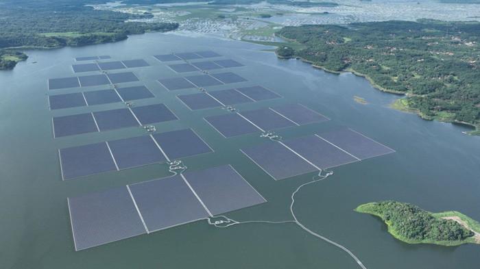 Pembangkit Listrik Tenaga Surya milik PLN 300725