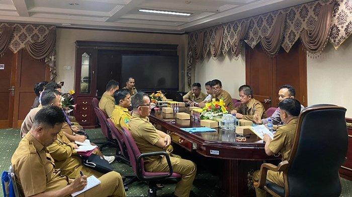 Pemkab Nunukan laksanakan rapat penanganan bencana alam dataran tinggi Krayan di Kantor Bupati Nunukan, belum lama ini.
(HO/ Arief)