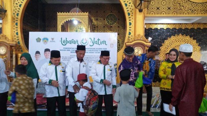 Pemkab Tana Tidung Bersama Baznas dan Kemenag Beri Santunan kepada Anak Yatim dalam Rangka Peringati 10 Muharram.