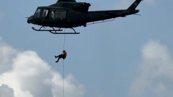 Pencarian di hari ketiga mengerahkan tiga unit alut di antaranya heli bell, Boeing 737 dan terakhir caracal.
