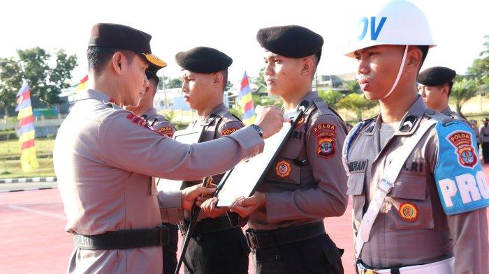 Pemberian penghargan dan juga sanksi kepada personel Polda oleh Kapolda Kaltara Irjen Pol Daniel Adityajaya, Senin (23/10/2023).