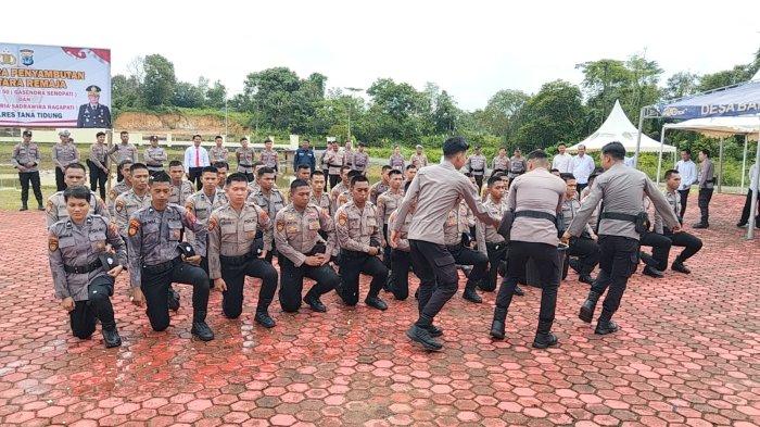 Pelaksanaan upacara penyambutan Bintara Remaja angkatan 50 dan 51 di Mapolres Tana Tidung, Senin(6/1/2025). 