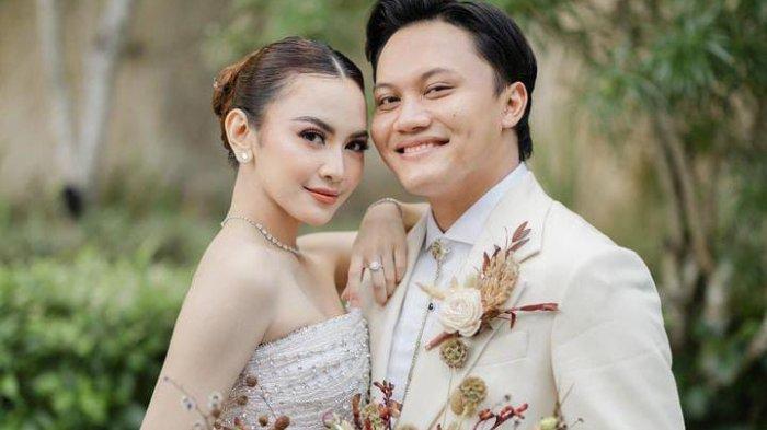 Mahalini mengungkap dirinya meminta sang suami, Rizky Febian untuk tak terlalu mengumbar kehidupan pribadi mereka ke publik.