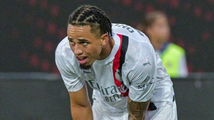 Penyerang AC Milan, Noah Okafor saat tampil menghadapi Cagliari pada giornata 6 Liga Italia Serie A, di Stadion Unipol Domus, Rabu (27/9/2023).