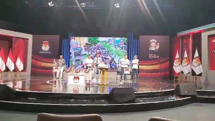 Tangkapan layar pelaksanaan gladi untuk persiapan debat paslon gubernur dan wakil gubernur Kaltara di studio Metro TV di Jakarta.