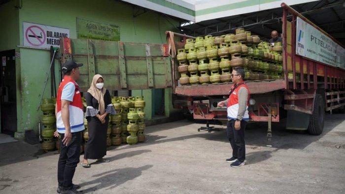 Pertamina Patra Niaga menyampaikan kepada seluruh konsumen yang berhak mendapatkan LPG 3 kg bersubsidi untuk membeli di pangkalan resmi Pertamina.