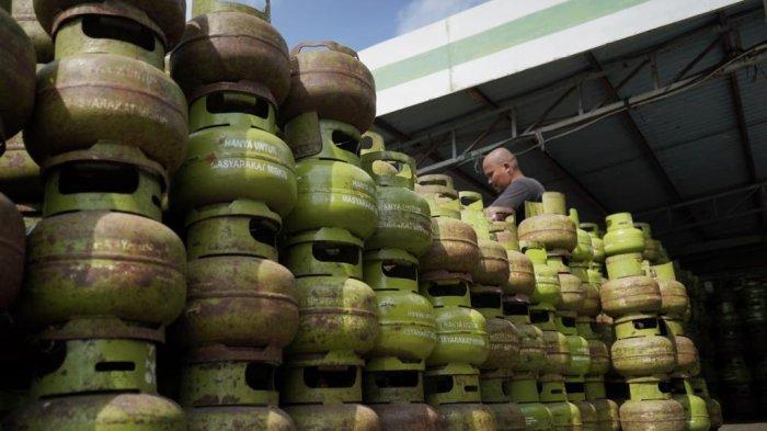 Pertamina Patra Niaga menyampaikan kepada seluruh konsumen yang berhak mendapatkan LPG 3 kg bersubsidi untuk membeli di pangkalan resmi Pertamina.
