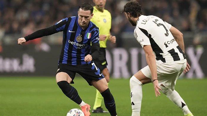 DICORET - Penampilan Piotr Zielinski pada laga Derby d'Italia antara Inter Milan vs Juventus, pekan ke-9 Liga Italia Serie A, di Stadion Giuseppe Meazza, Senin (28/10/2024). Gelandang asal Polandia ini dicoret dari daftar pemain untuk Piala Dunia Antarklub, karena mengalami cedera, Rabu (11/6/2025).