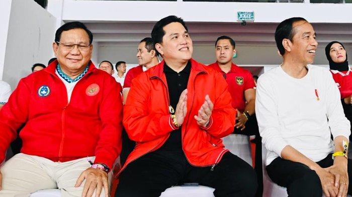 Prabowo Subianto duduk sejajar menemani Ketua Umum PSSI Erick Thohir dan Presiden Jokowi di bangku VVIP, menyaksikan laga Timnas Indonesia menghadapi Argentina di Stadion Utama Gelora Bung Karno, Jakarta pada Senin (19/6/2023) malam. (Instagram / @prabowo)