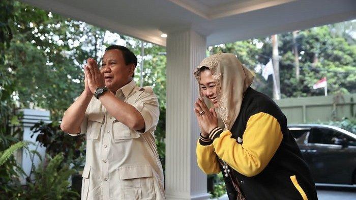 Prabowo Subianto saat menerima Yenny Wahid di kediamannya di Jl Kertanegara, Jakarta, Rabu (6/9/2023)