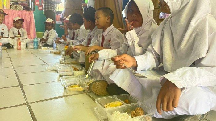 Program Makan Bergizi Gratis di SDN 01 Nunukan Selatan, Senin (06/01/2025), siang.