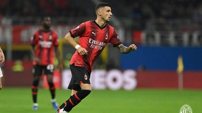 Pemain AC Milan, Rade Krunic - Strategi Stefano Pioli menurunkan pemain 30 tahun ke lapangan untuk menggantikan Yacine Adli dalam laga kontra Juventus pada Senin (23/10/2023) dini hari tadi dianggap jadi biang kekalahan Rossoneri.
