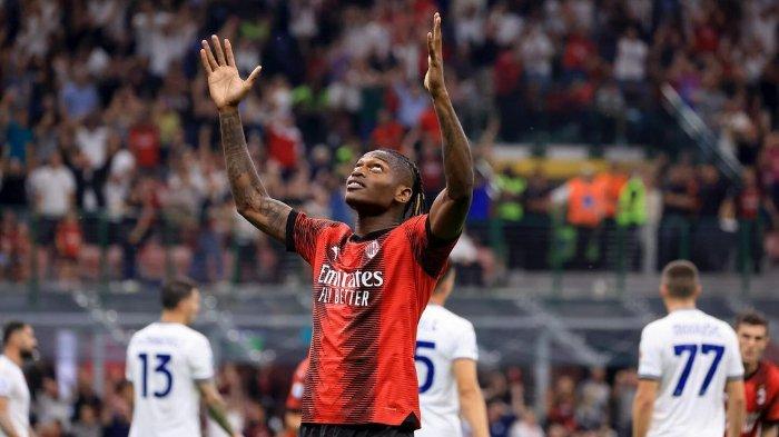 Pemain AC Milan, Rafael Leao - Bintang Rossoneri itu tumbang akibat cedera hamstring, kini dia akan diragukan untuk tersedia pada laga krusial melawan Dortmund di Liga Champions.