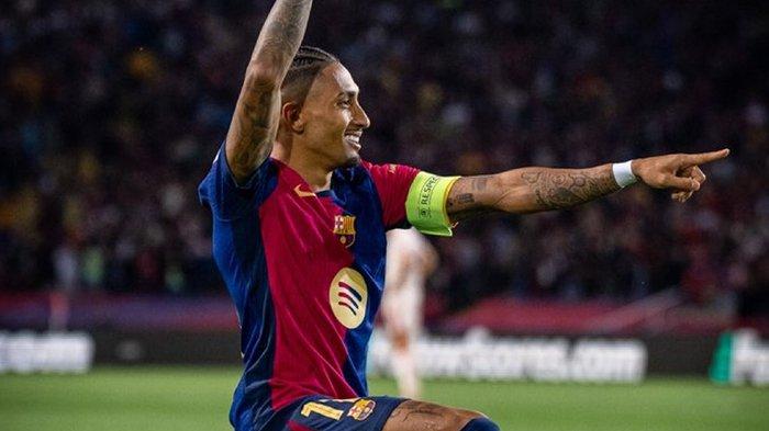BINTANG BARCELONA - Selebrasi Raphinha ketika mencetak gol untuk Barcelona pada pertandingan matchday 3 Liga Champions melawan Bayern Muenchen, di Stadion Olimpic Lluis Companys, Kamis (24/10/2024). Di leg kedua 16 Besar Liga Champions yang baru saja usai, Raphinha dan Lamine Yamal jadi bintang kemenangan Barcelona atas Benfica.(Twitter/@FCBarcelona)
