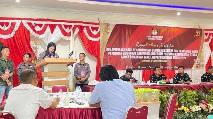 PPK sampaikan hasil rekapitulasi suara tingkat kecamatan dalam Rapat Pleno Terbuka Rekapitulasi Perhitungan Suara Gubernur dan Wakil Gubernur Kalimantan Utara (Kaltara) serta Bupati dan Wakil Bupati Nunukan, Kamis (05/12/2024), siang.