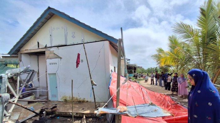 h

RUMAH AMBLAS - Kondisi rumah milik warga RT 18 Kelurahan Karang Anyar Pantai Tarakan, Kalimantan Utara, Selasa (27/5/2025).