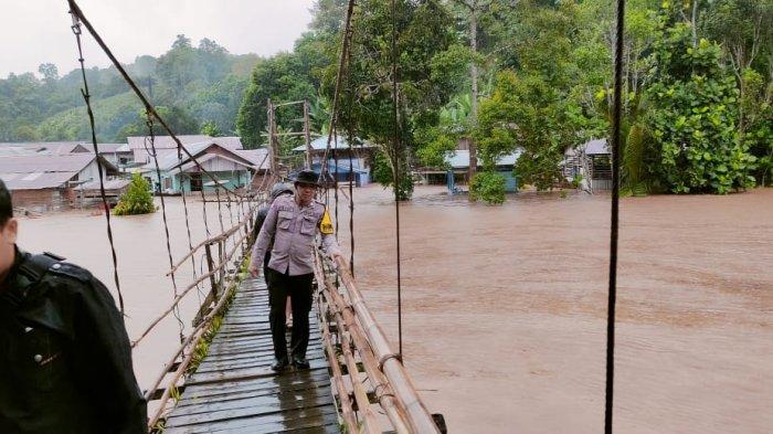 Sejumlah besar permukiman warga di Desa Long Sule dan Long Pipa terendam banjir besar sejak pagi tadi di Kayan Hilir, Malinau, Kalimantan Utara, Rabu (15/5/2024)