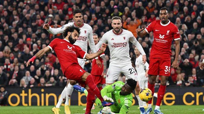 Mohamed Salah saat mencoba mencetak gol ke gawang Andre Onana, hasil akhir Liverpool 0-0 Manchester United