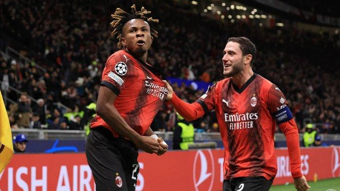 Selebrasi Samuel Chukwueze usai mencetak gol perdana untuk AC Milan dalam pertandingan melawan Borussia Dortmund pada matchday lima fase grup Liga Champions di Stadion San Siro, Rabu (29/11/2023) dini hari WIB.