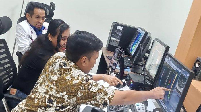 Sekda Bulungan Risdianto, saat meninjau MRI di RSUD Tanjung Selor, Kamis (16/01/2025)