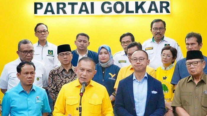 Sekjen Golkar, Lodewijk F Paulus menyampaikan hasil rapat para sekjen parpol Koalisi Indonesia Maju