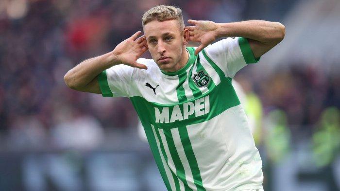 Selebrasi pemain Sassuolo, Davide Frattesi usai jebol gawang AC Milan di Liga Italia 2022/2023 - Terbaru, Inter Milan yang baru saja membajak Marcus Thuram akan menjegal Rossoneri dalam perburuan pemain 23 tahun tersebut.