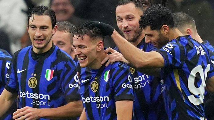Selebrasi Kristjan Asllani setelah mencetak gol dari corner kick, pada pertandingan Inter Milan vs Udinese, 16 besar Coppa Italia di Stadion Giuseppe Meazza, Jumat (20/12/2024).