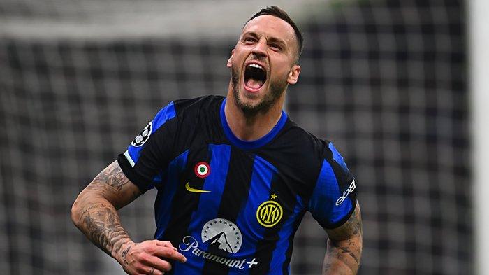 Selebrasi Marko Arnautovic ketika mencetak gol pada pertandingan 16 besar Liga Champions antara Inter Milan vs Atletico, di Stadion Giuseppe Meazza, Rabu (21/2/2024). (inter.it)