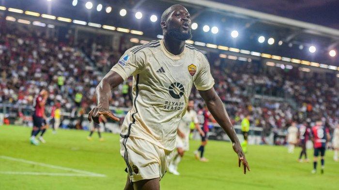 Selebrasi Romelu Lukaku usai mencetak gol untuk AS Roma saat melawan Cagliari di Liga Italia pekan ke-8, Minggu(8/8/2023). (Twitter/@OfficialASRoma)