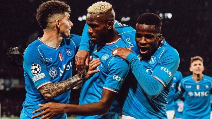 Selebrasi bomber Napoli Victor Osimhen usai mencetak gol ke gawang Barcelona di Liga Champions, Kamis (22/2/2024) dini hari WIB. (Twitter/@sscnapoli)