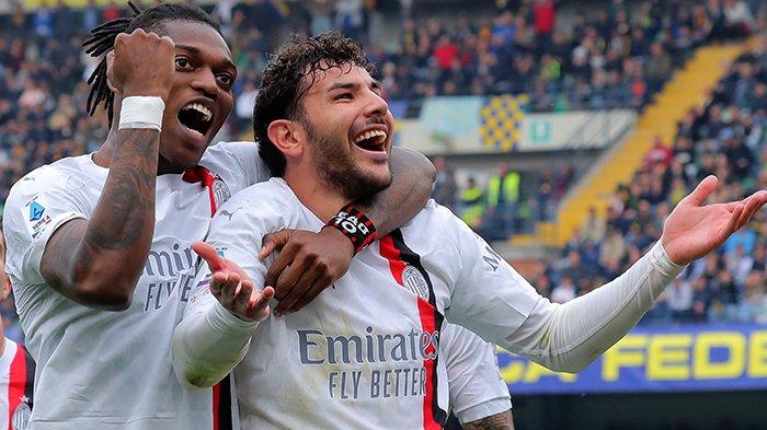 Selebrasi pemain AC Milan, Theo Hernandez (kanan) dan Rafael Leao dalam laga kontra Hellas Verona di Liga Italia Serie A pekan 29. (Twitter / @SerieA)
