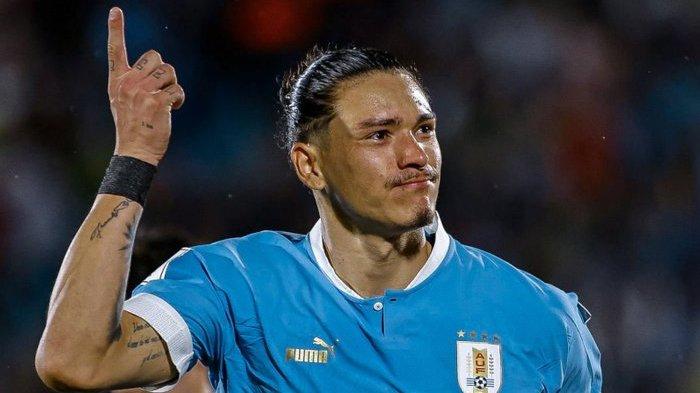 Selebrasi pemain Liverpool dan Uruguay Darwin Nunez saat mencetak gol ke gawang Bolivia di Kualifikasi Piala Dunia