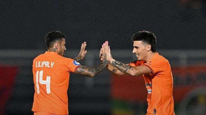 Selebrasi gol Silverio Silva yang terjadi sesaat sebelum wasit pemimpin pertandingan Borneo FC vs PSS Sleman ditiupkan, pada Minggu (17/9/2023), pukul 20.00 WITA, di Stadion Segiri Samarinda. Update Borneo FC hari ini jelang dibukanya bursa transfer Liga 1 2024/2025, dimana klub berjuluk Pesuy Etam itu ditinggal oleh Silverio, eks PSM Makassar hingga eks Persebaya Surabaya.