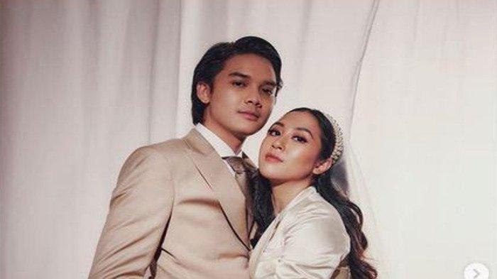 Sherina Munaf unfollow dan hapus foto-foto dengan Baskara Mahendra di akun Instagram.