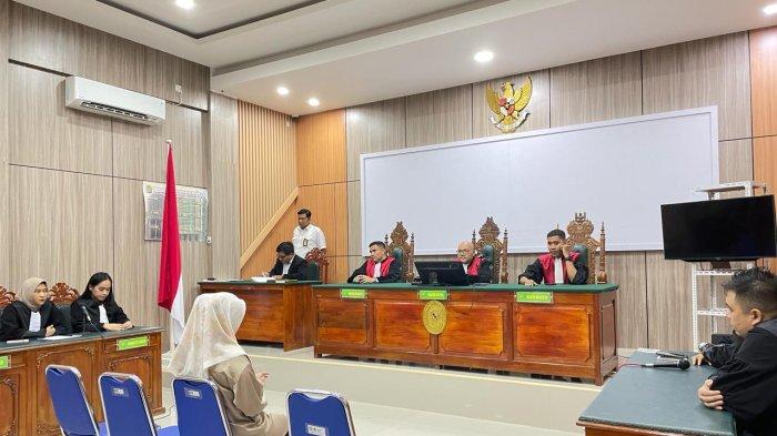 Situasi ruang persidangan di Pengadilan Negeri Nunukan dengan terdakwa seorang Caleg DPRD Nunukan Siti Rosita (22), Senin (05/02/2024), siang.
T