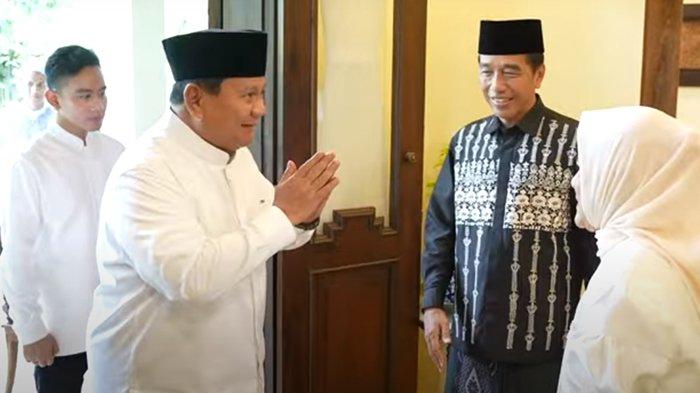 Prabowo Subianto bersilturahmi ke kediaman pribadi Presiden Jokowi dalam suasana lebaran Idul Fitri 1444 Hijriah, di Sumber, Banjarsari, Solo, Sabtu (22/4/2023) siang. (YouTube / Sekretariat Presiden)