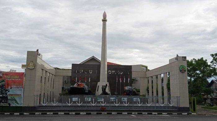 PRAKIRAAN CUACA KALTARA - Situasi langit berawan di Tugu Dwikora, Alun-alun Nunukan, Kecamatan Nunukan, Kabupaten Nunukan, Kalimantan Utara, Minggu (20/07/2025), pagi. Simak prakiraan cuaca Kalimantan Utara hari ini Selasa 22 Juli 2025, seluruh wilayah cerah sepanjang hari.