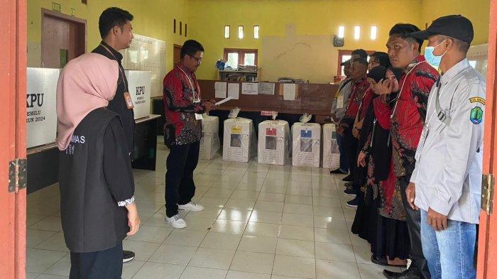 Situasi pemungutan dan penghitungan suara di Kecamatan Sei Menggaris, belum lama ini.