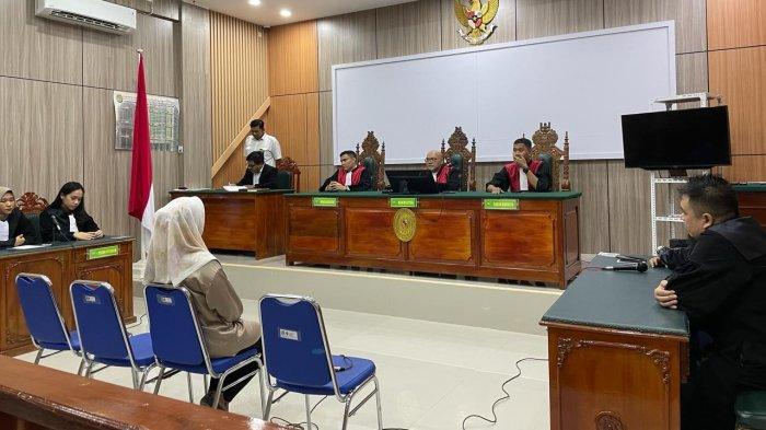 Situasi ruang persidangan di Pengadilan Negeri Nunukan dengan terdakwa seorang Caleg DPRD Nunukan Siti Rosita (22), Senin (05/02/2024), siang.