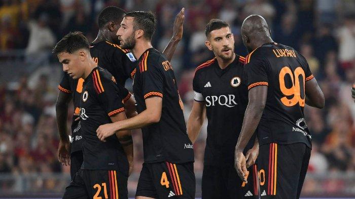 Selebrasi pemain AS Roma dalam pertandingan melawan Frosinone di Liga Italia Serie A pekan ketujuh di Stadio Olimpico, Senin (2/10/2023).